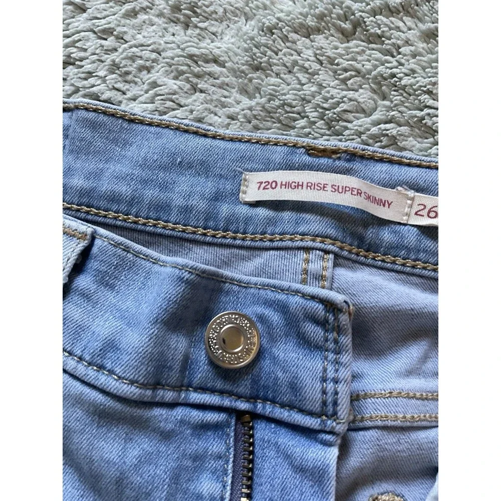 Levis 720 High Rise Super Skinny . Faded. Distressed. The Perfect Jean. So 26